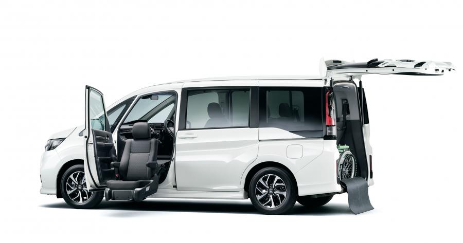 Honda StepWGN Spada 2017 года  (фото 4 из 17)